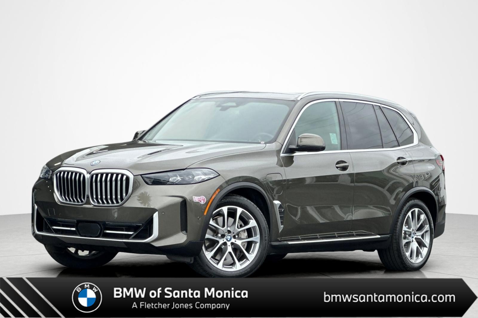 Used 2024 BMW X5 xDrive50e w/ Parking Assistance Package AWD/4WD image 1