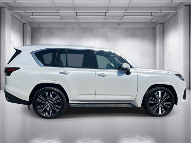 Used 2025 Lexus LX 600 4WD w/ Accessory Package (2T) image 2