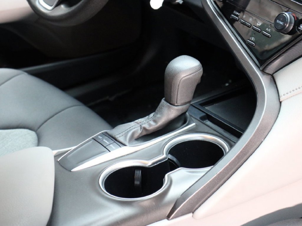 Used 2024 Toyota Camry LE FWD image 6