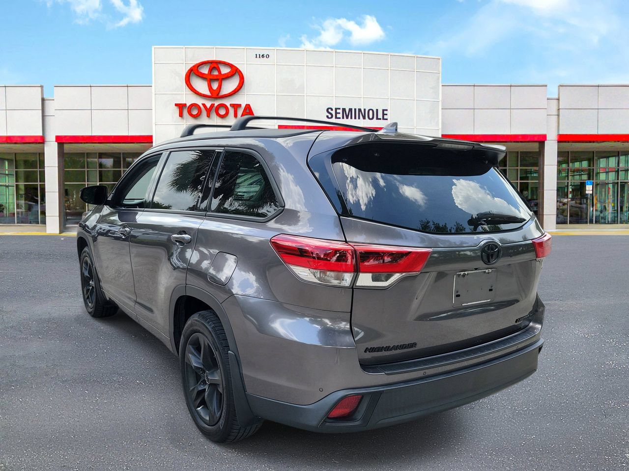Used 2019 Toyota Highlander Limited AWD/4WD image 4