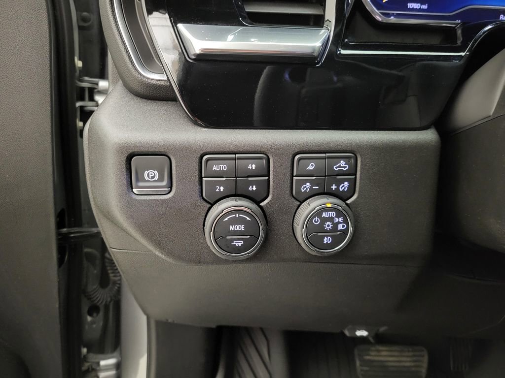 Used 2025 Chevrolet Silverado 1500 LTZ image 42