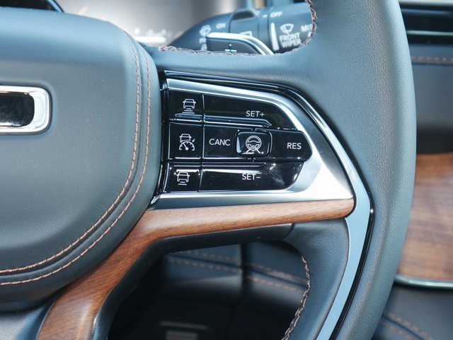 New 2025 Jeep Grand Cherokee Summit image 15