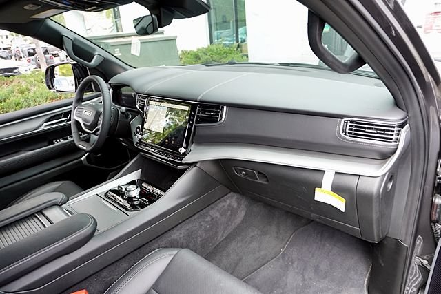 Used 2026 Jeep Grand Wagoneer Limited AWD/4WD image 12