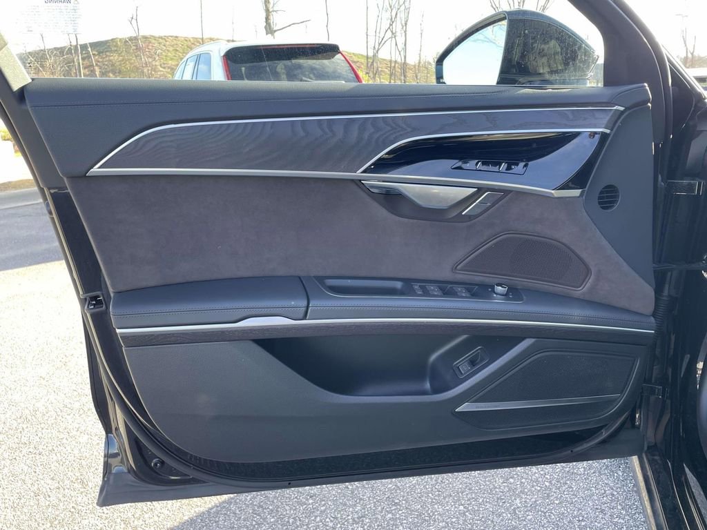 Used 2023 Audi A8 L 3.0T image 5