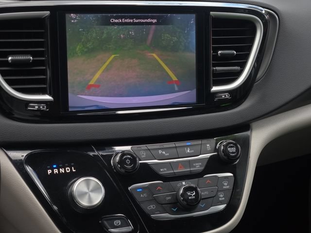 Used 2024 Chrysler Pacifica Touring-L FWD image 22
