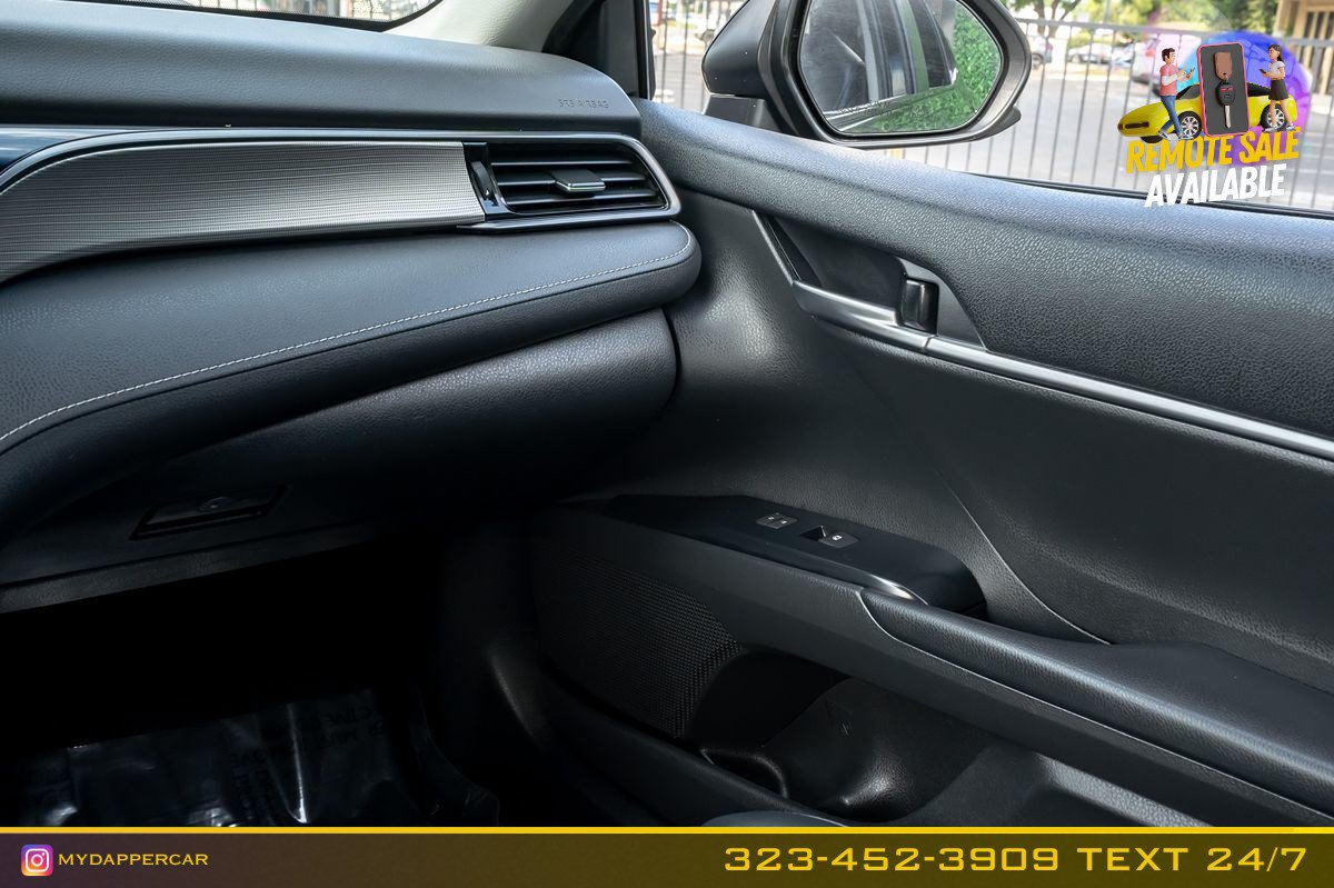 Used 2020 Toyota Camry SE FWD image 21