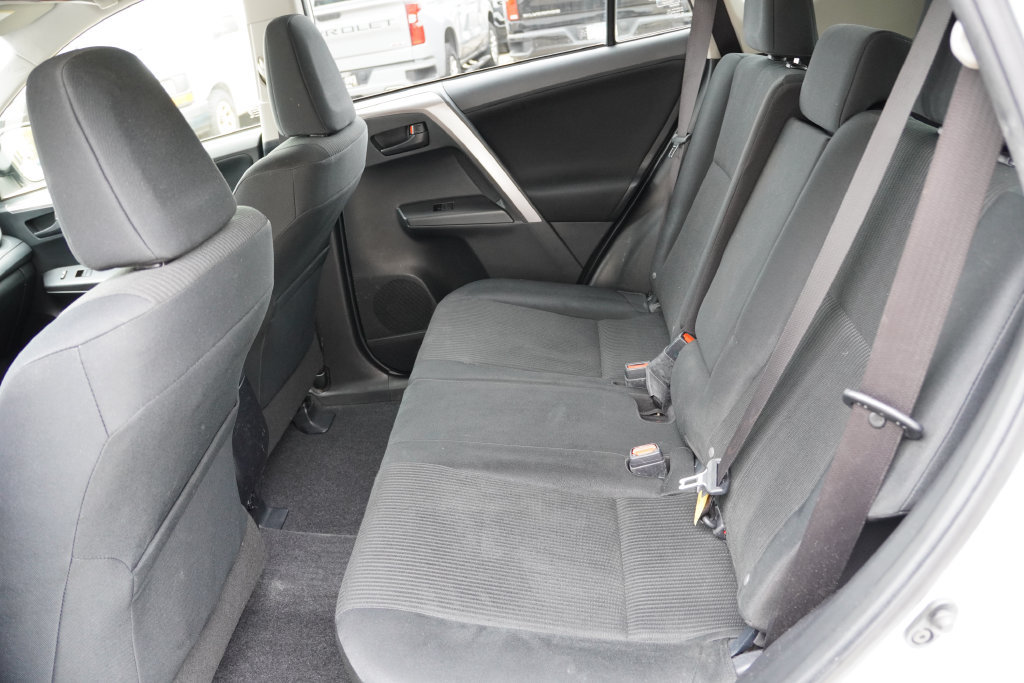 Used 2017 Toyota RAV4 LE AWD/4WD image 17