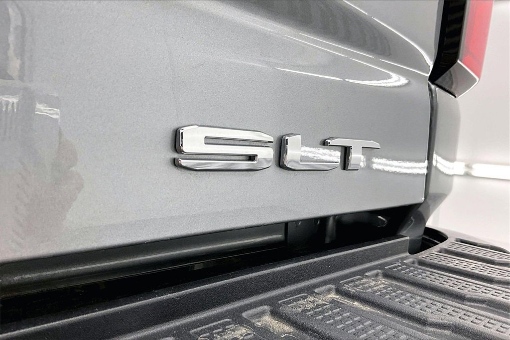 Used 2025 GMC Sierra 3500 SLT w/ SLT Premium Package image 8