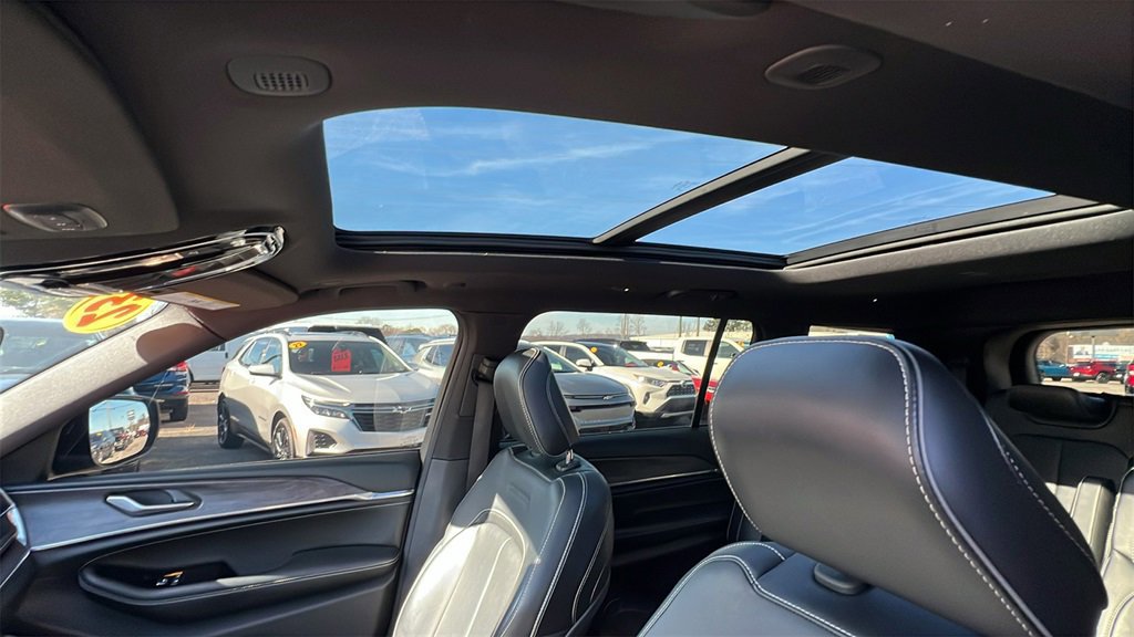 Used 2023 Jeep Grand Cherokee L Overland image 16