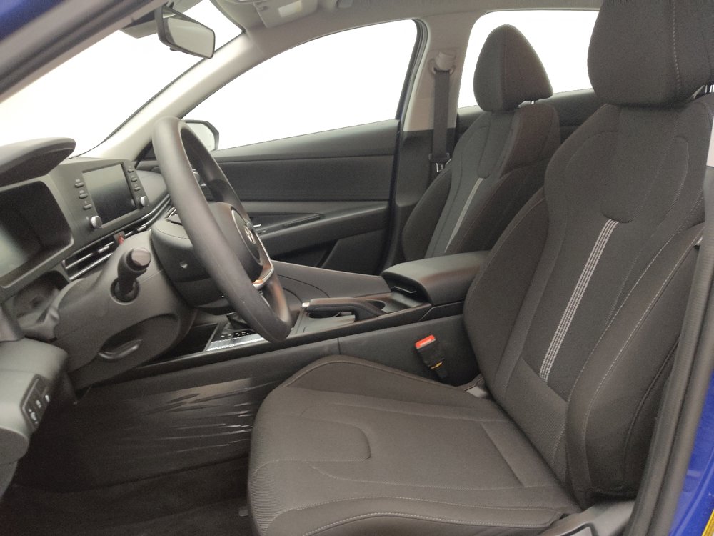 Used 2025 Hyundai Elantra SE image 17