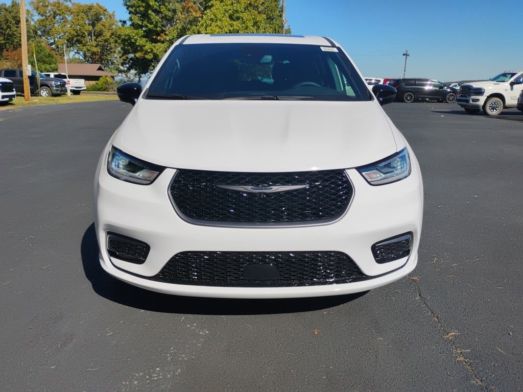 New 2026 Chrysler Pacifica Select image 2