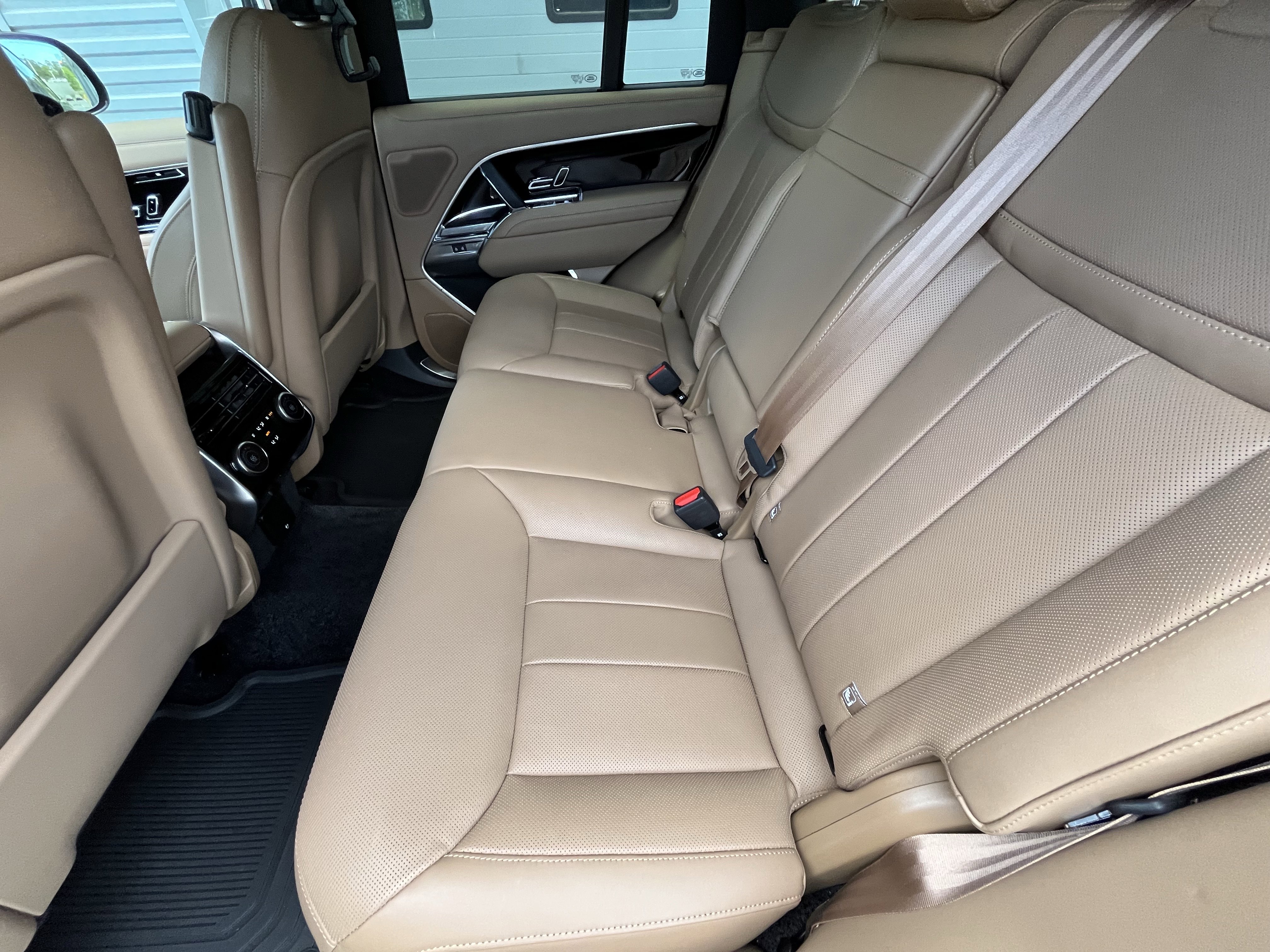 Certified 2026 Land Rover Range Rover SE image 30