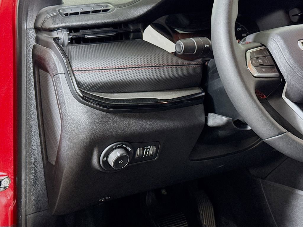 Used 2025 Jeep Compass Trailhawk AWD/4WD image 8