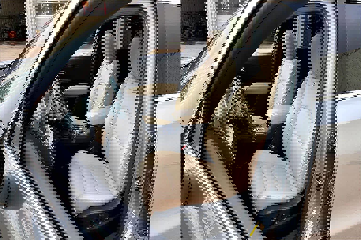 Used 2024 Cadillac XT4 Luxury w/ Cold Weather Package image 7