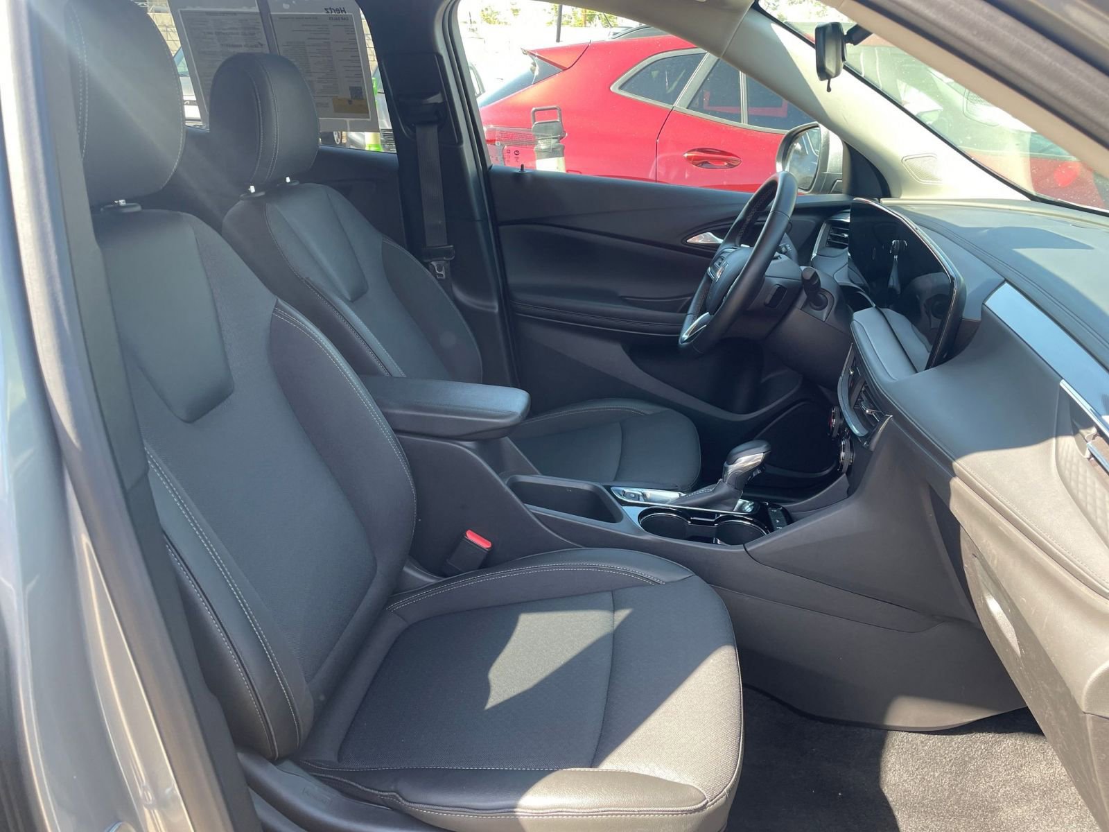 Used 2025 Buick Encore GX Preferred image 36