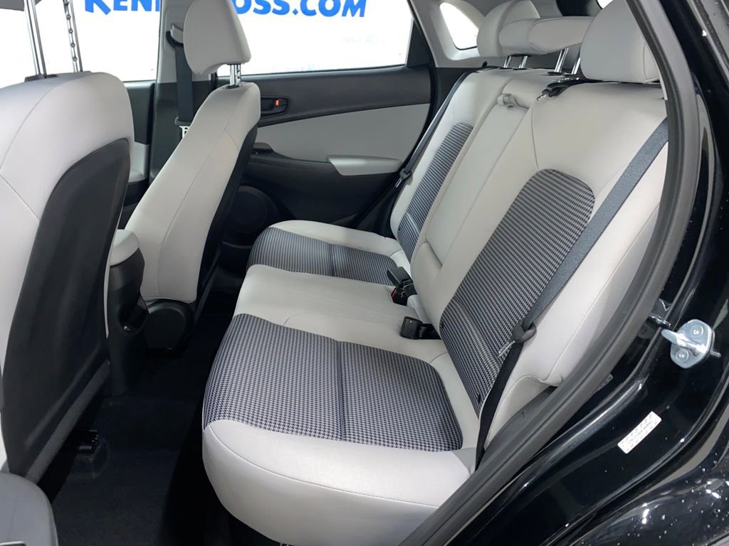 Used 2023 Hyundai Kona SE image 12