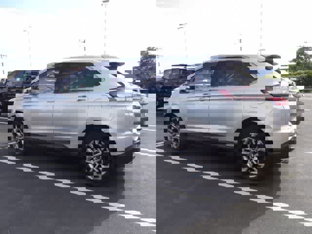 Used 2018 Ford Edge Titanium w/ Technology Package FWD image 8