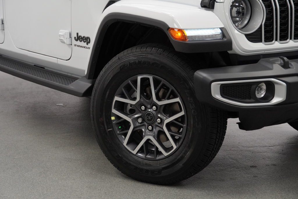 New 2026 Jeep Wrangler Unlimited Sahara AWD/4WD image 4