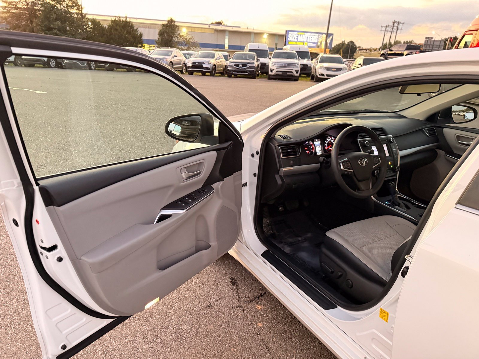 Used 2016 Toyota Camry SE FWD image 13