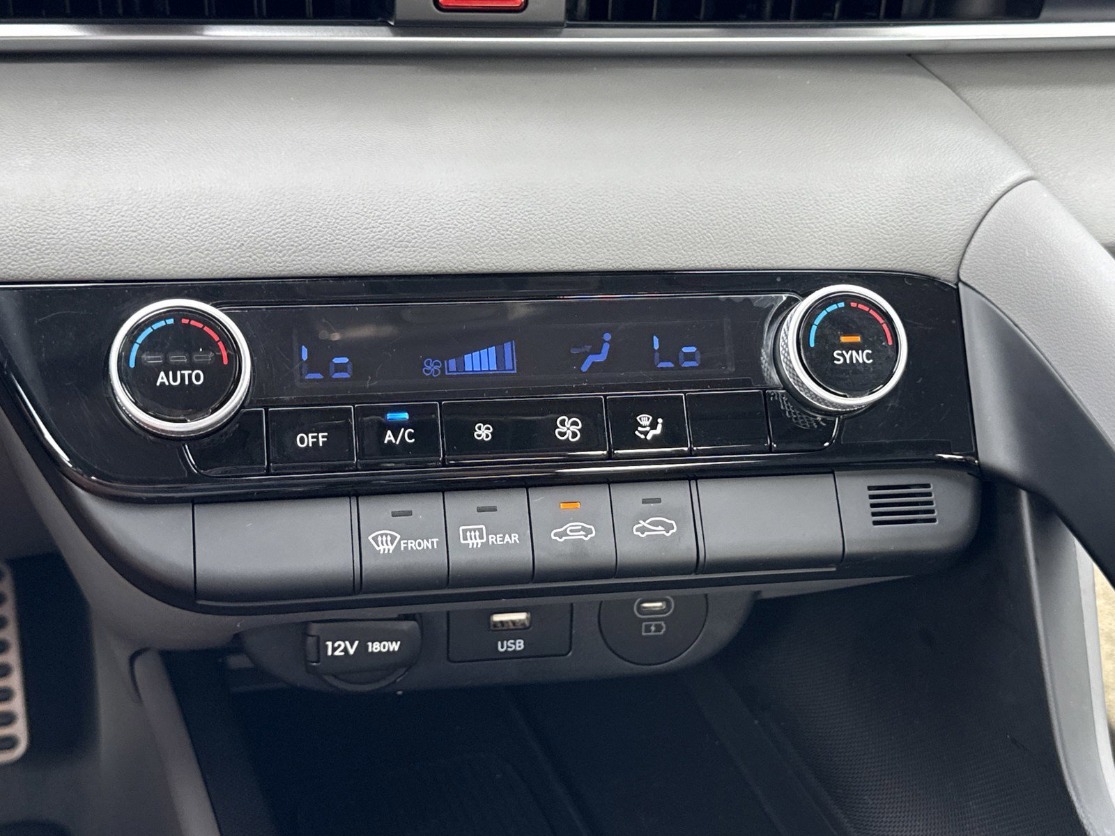 Used 2025 Hyundai Elantra Sport FWD image 24