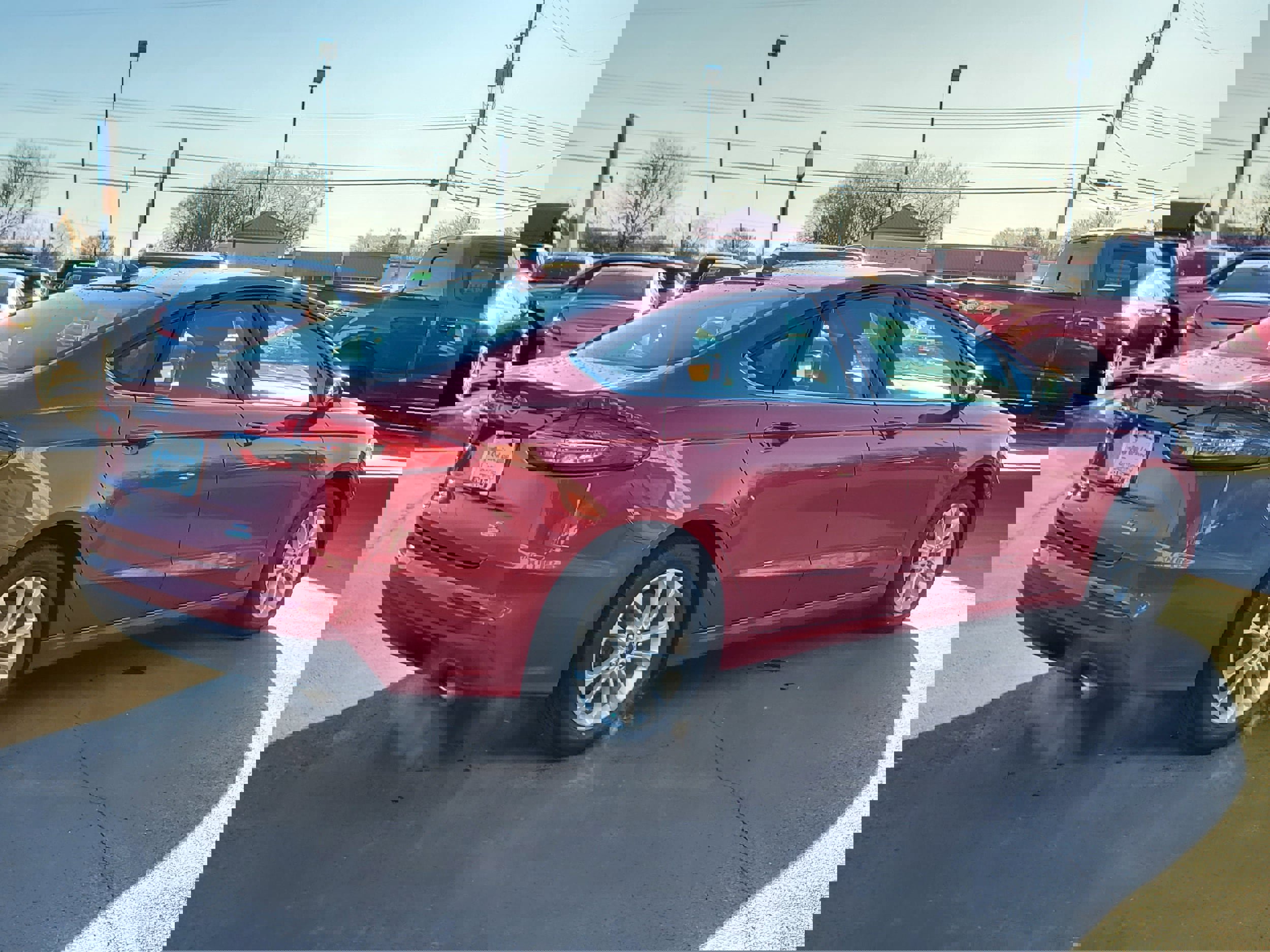 Used 2020 Ford Fusion SE image 4