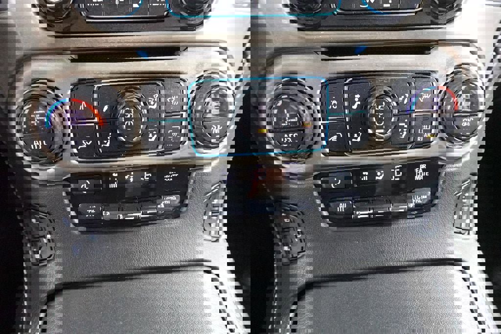 Used 2020 GMC Yukon Denali w/ Denali Ultimate Black Edition image 21