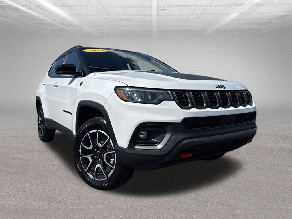 Used 2025 Jeep Compass Trailhawk AWD/4WD image 47