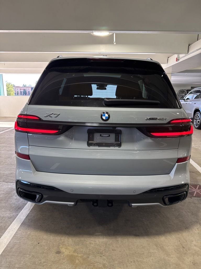 Certified 2024 BMW X7 xDrive40i w/ M Sport Package AWD/4WD image 6