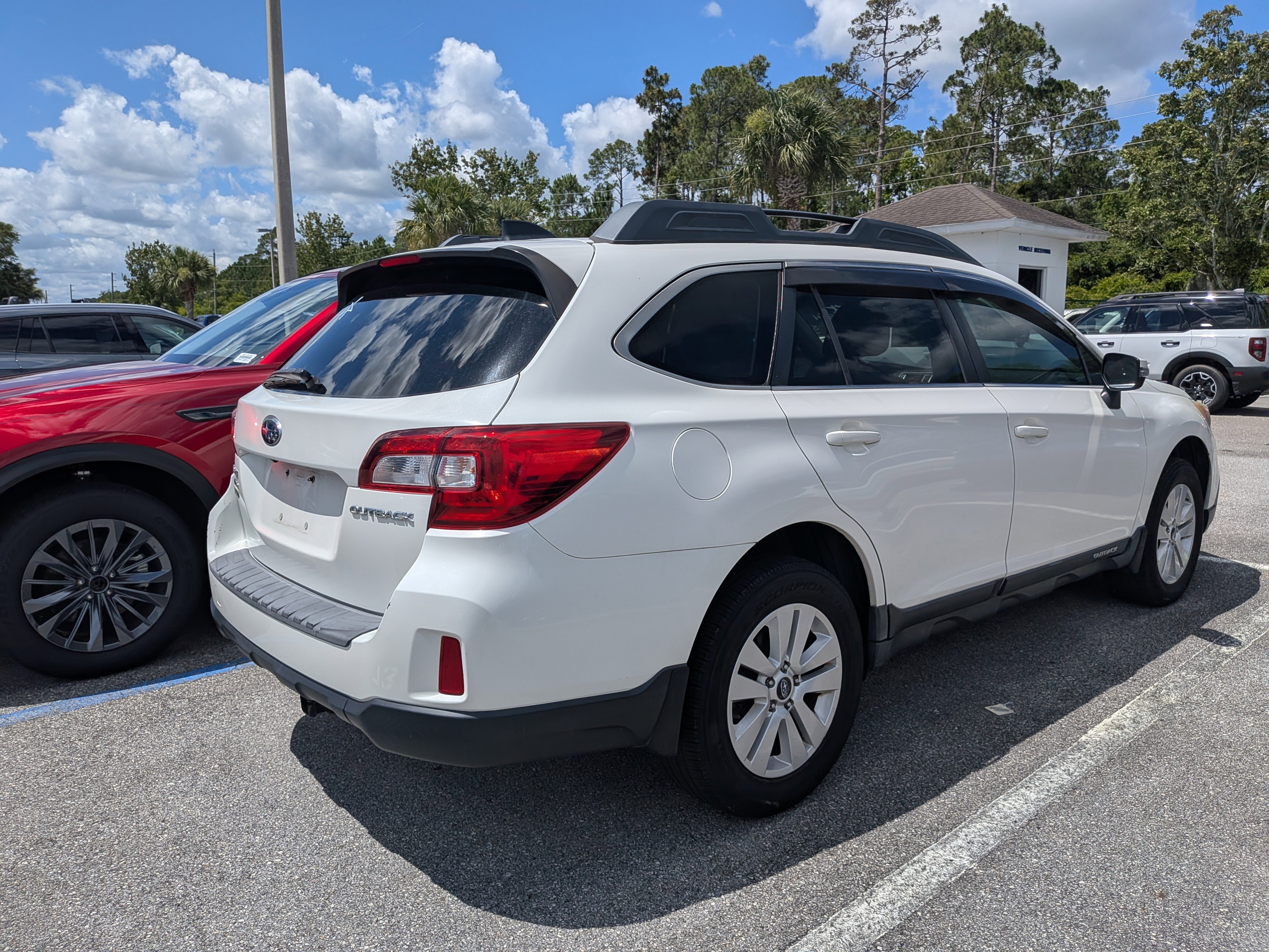 Used 2016 Subaru Outback 2.5i Premium AWD/4WD image 4