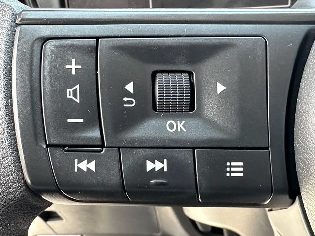 Used 2025 Nissan Kicks SV AWD/4WD image 13