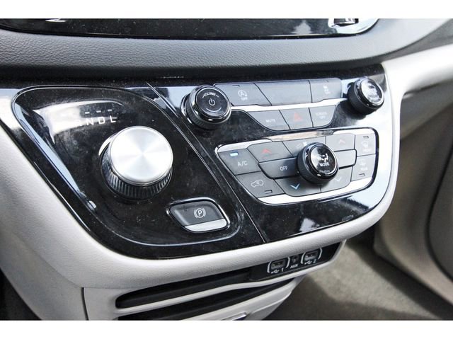 Used 2023 Chrysler Voyager LX image 26
