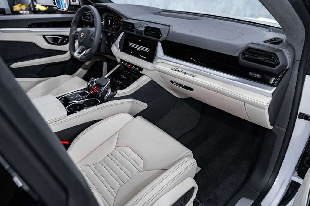 Used 2026 Lamborghini Urus SE AWD/4WD image 30