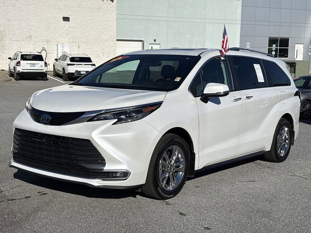 Used 2024 Toyota Sienna Platinum image 6