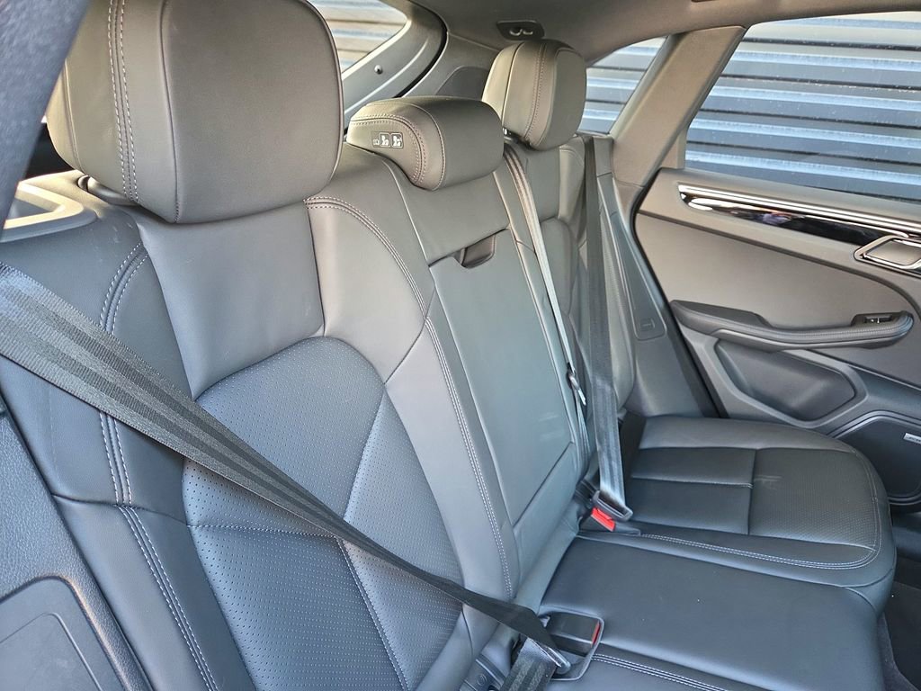 Certified 2022 Porsche Macan image 21