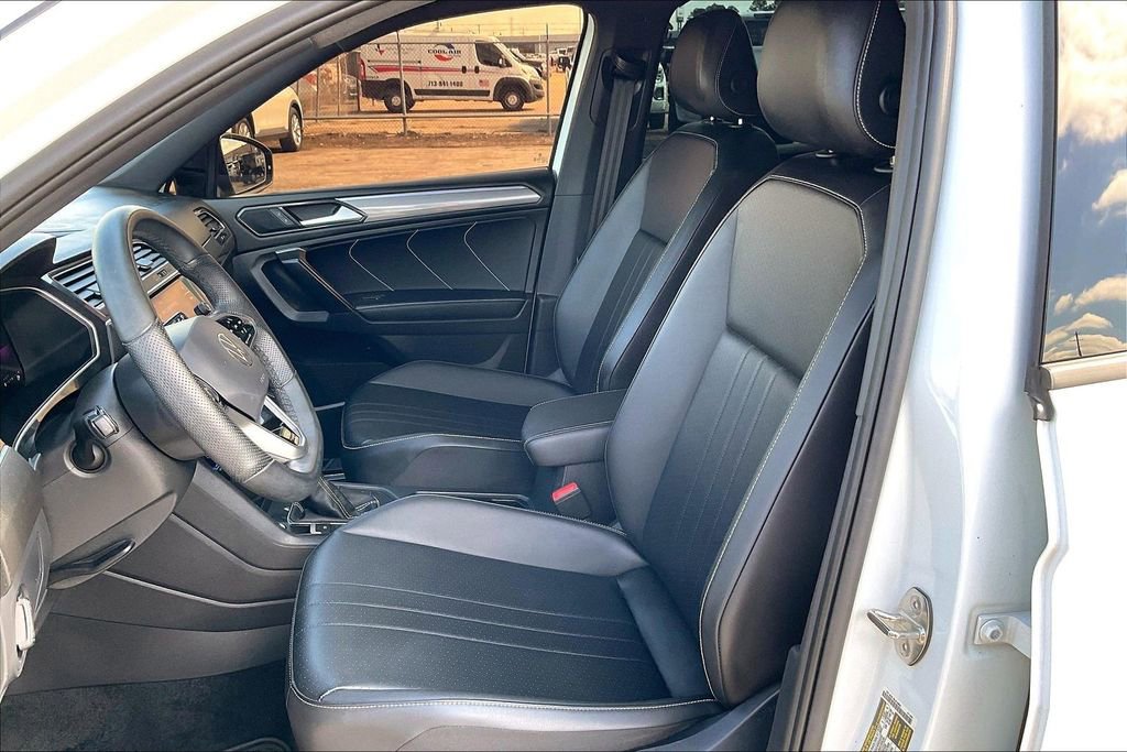 Used 2024 Volkswagen Tiguan SE R-Line image 18