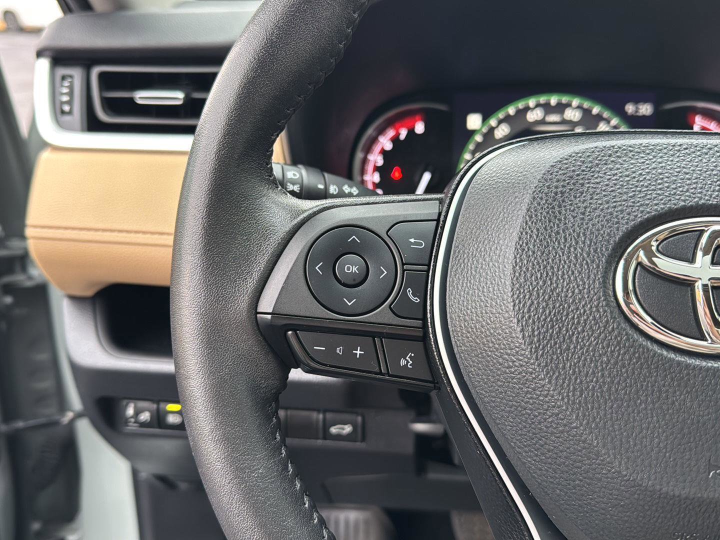 Used 2023 Toyota RAV4 XLE Premium image 18