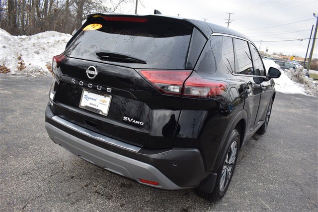 Used 2023 Nissan Rogue SV image 3
