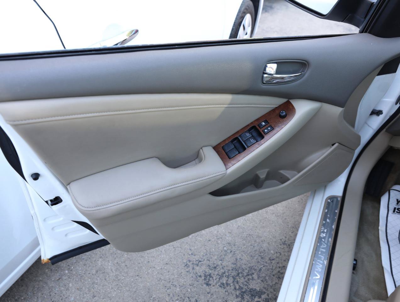 Used 2009 Nissan Altima 3.5 SE w/ Premium Pkg FWD image 15