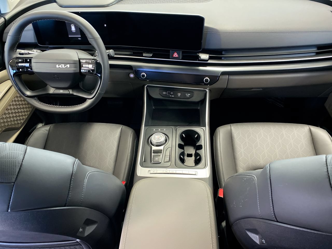 New 2027 Kia Carnival LXS FWD image 32