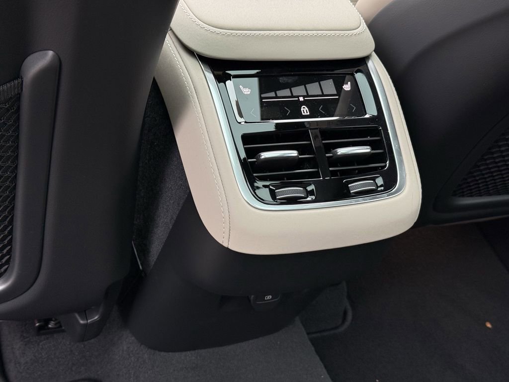 New 2026 Volvo XC90 B6 Ultra w/ Lounge Package image 11