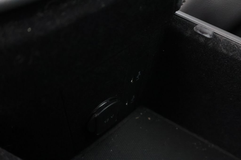 Used 2022 Porsche Taycan image 22