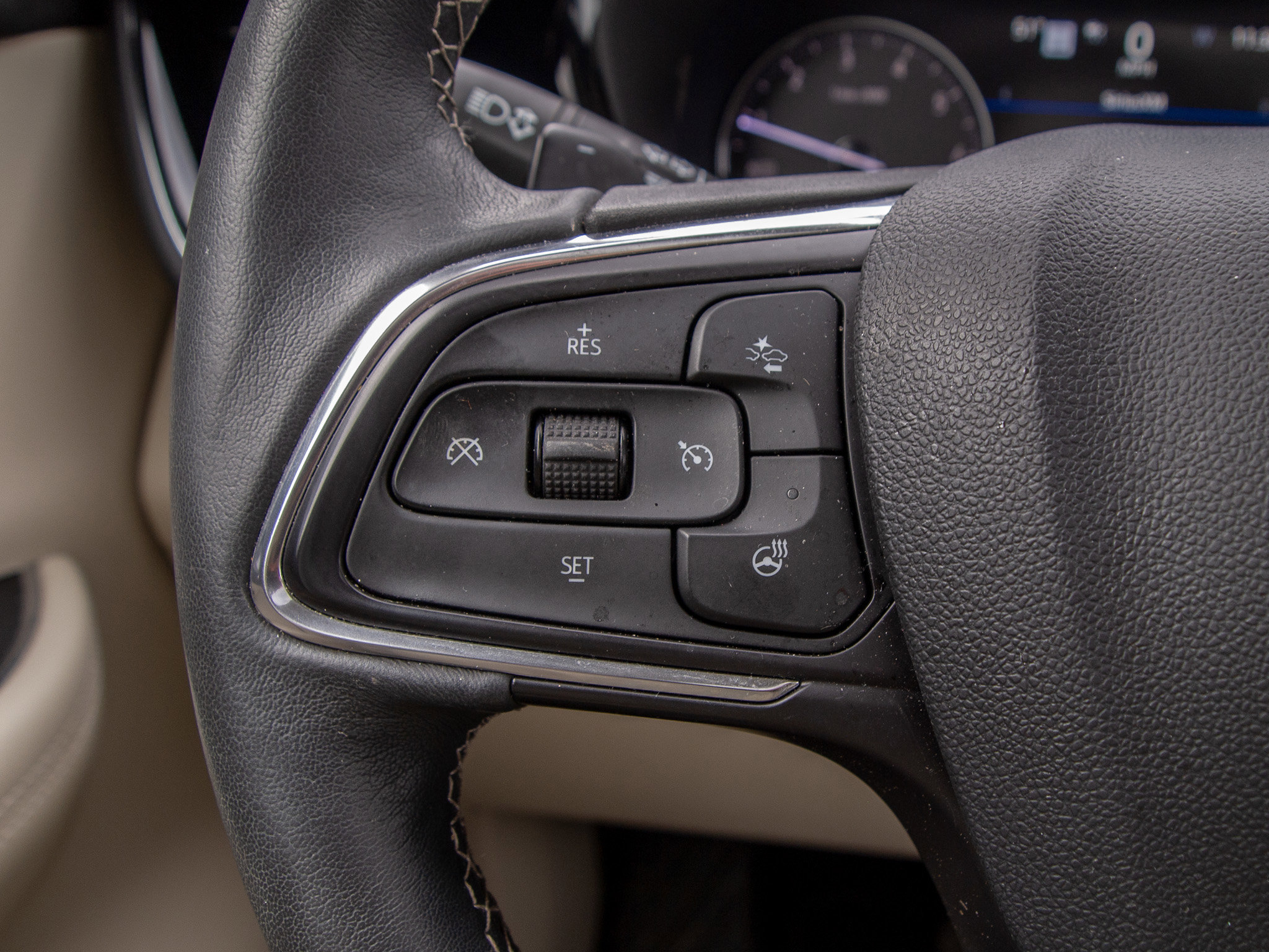 Used 2023 Buick Envision Avenir image 21