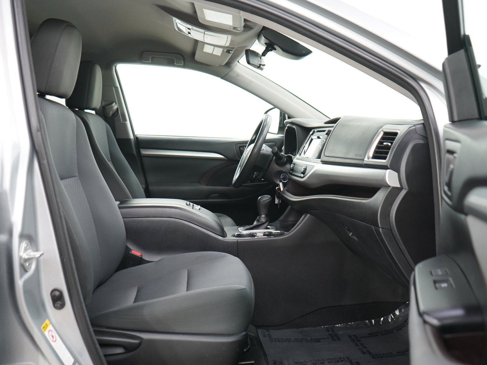 Used 2017 Toyota Highlander LE AWD/4WD image 11