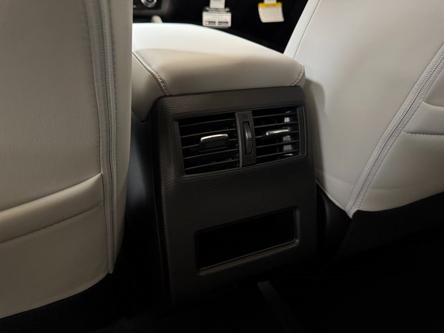 New 2025 Mitsubishi Outlander SE image 23