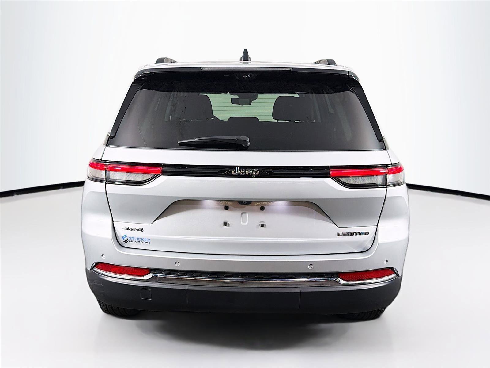 Used 2022 Jeep Grand Cherokee Limited w/ Luxury Tech Group II AWD/4WD image 6