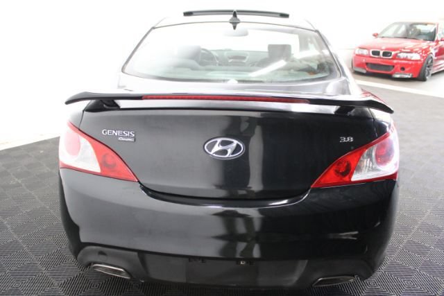 Used 2011 Hyundai Genesis 3.8 RWD image 6