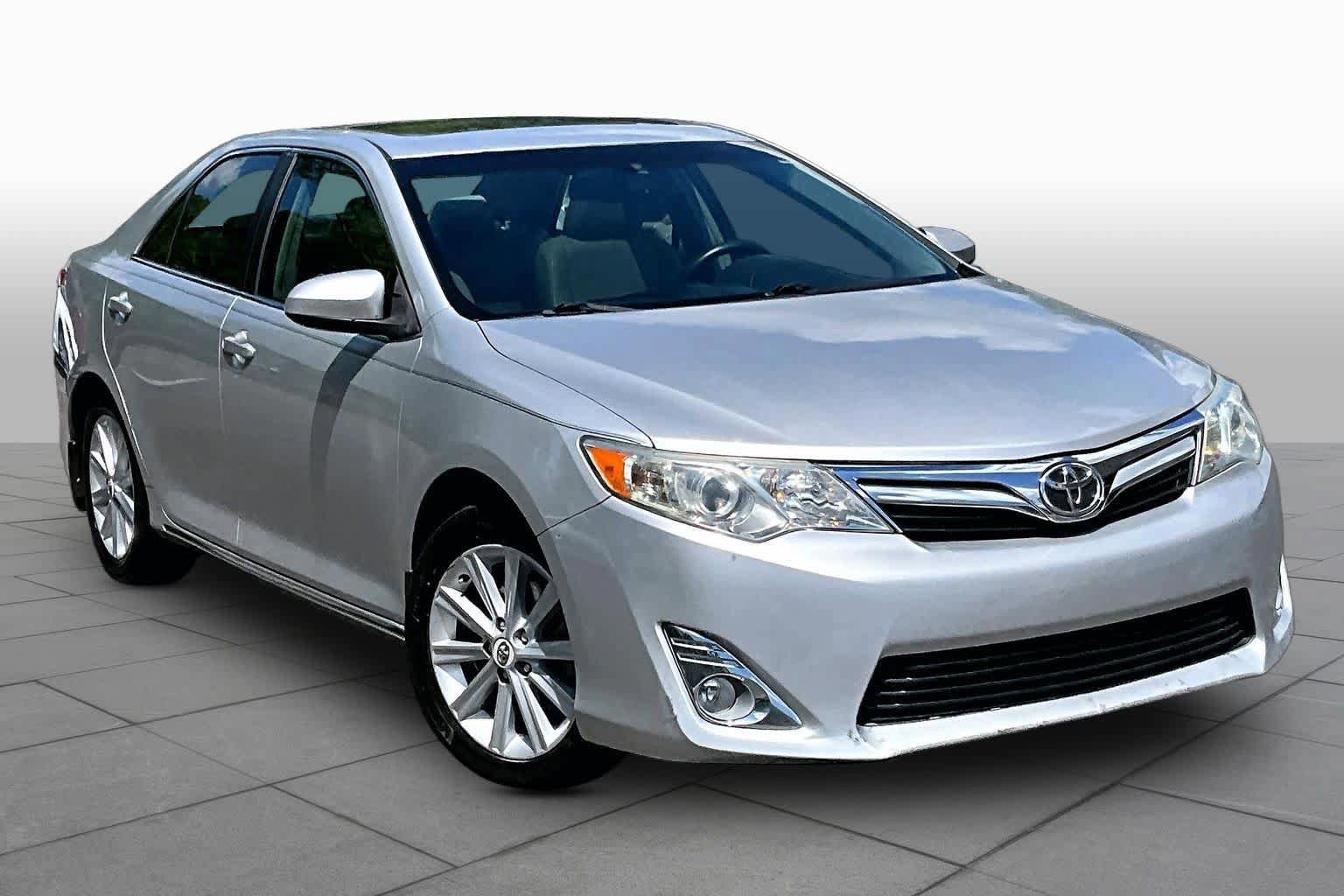 Used 2012 Toyota Camry XLE w/ Leather Pkg FWD image 3
