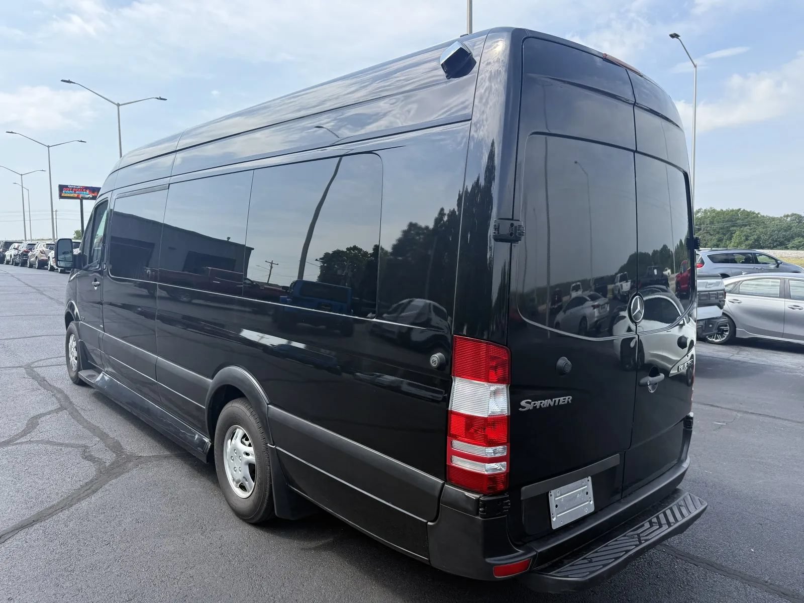 Used 2011 Mercedes-Benz Sprinter 2500 image 2