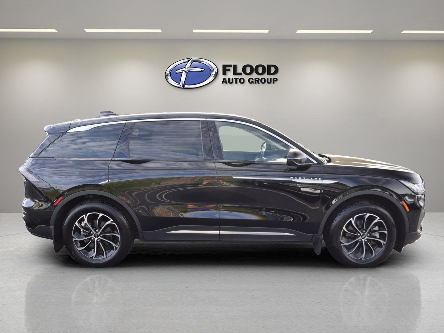 Used 2024 Lincoln Nautilus Premier w/ Equipment Group 102A image 3
