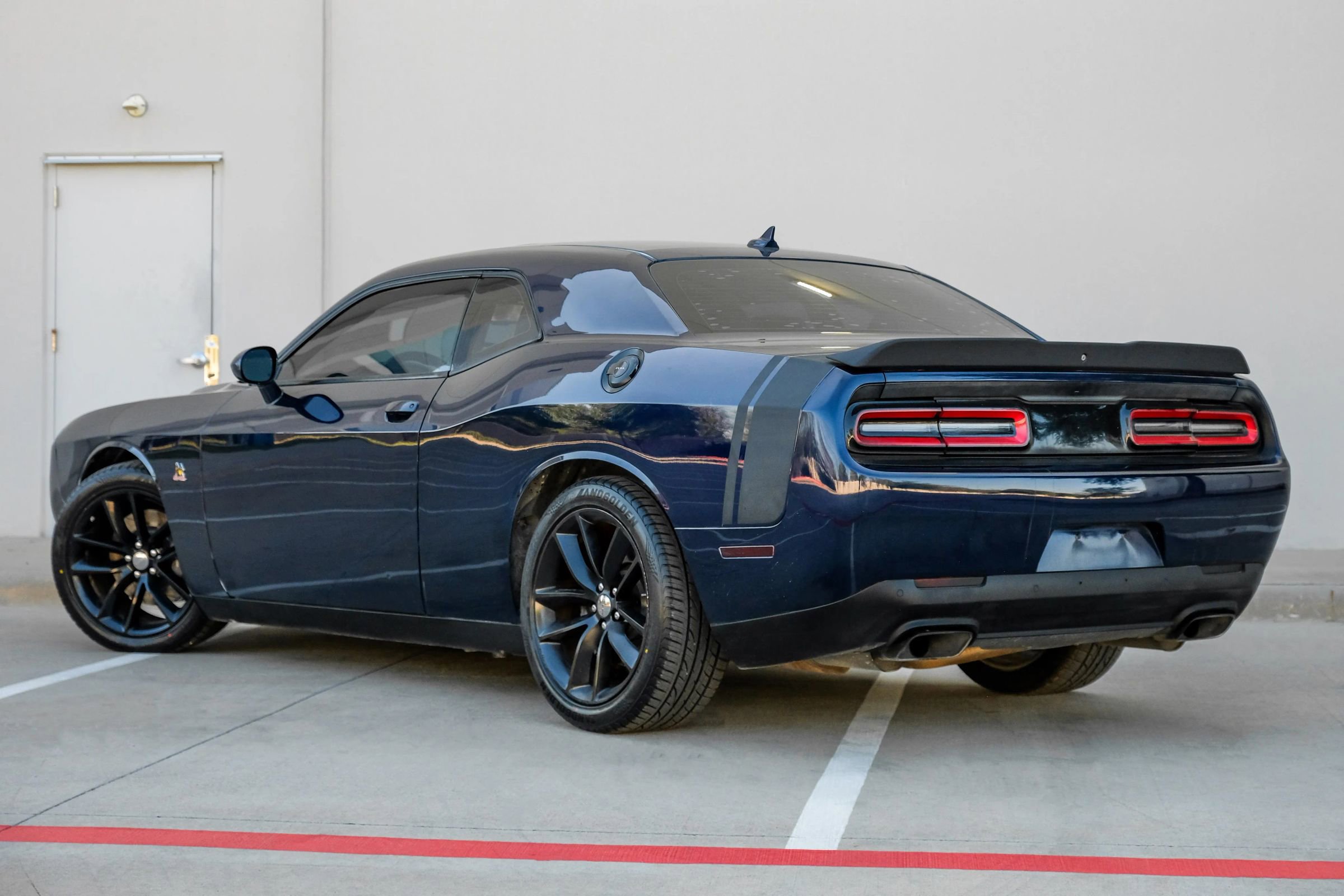 Used 2016 Dodge Challenger R/T Scat Pack w/ Leather Interior Group image 4